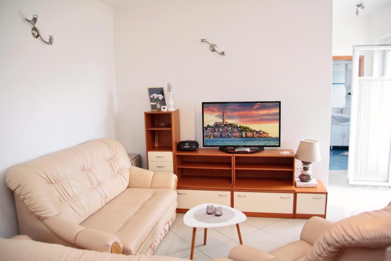 Apartment Matika, Terrace Apartment 10 Minutes Walk From Center Ровин Екстериор снимка