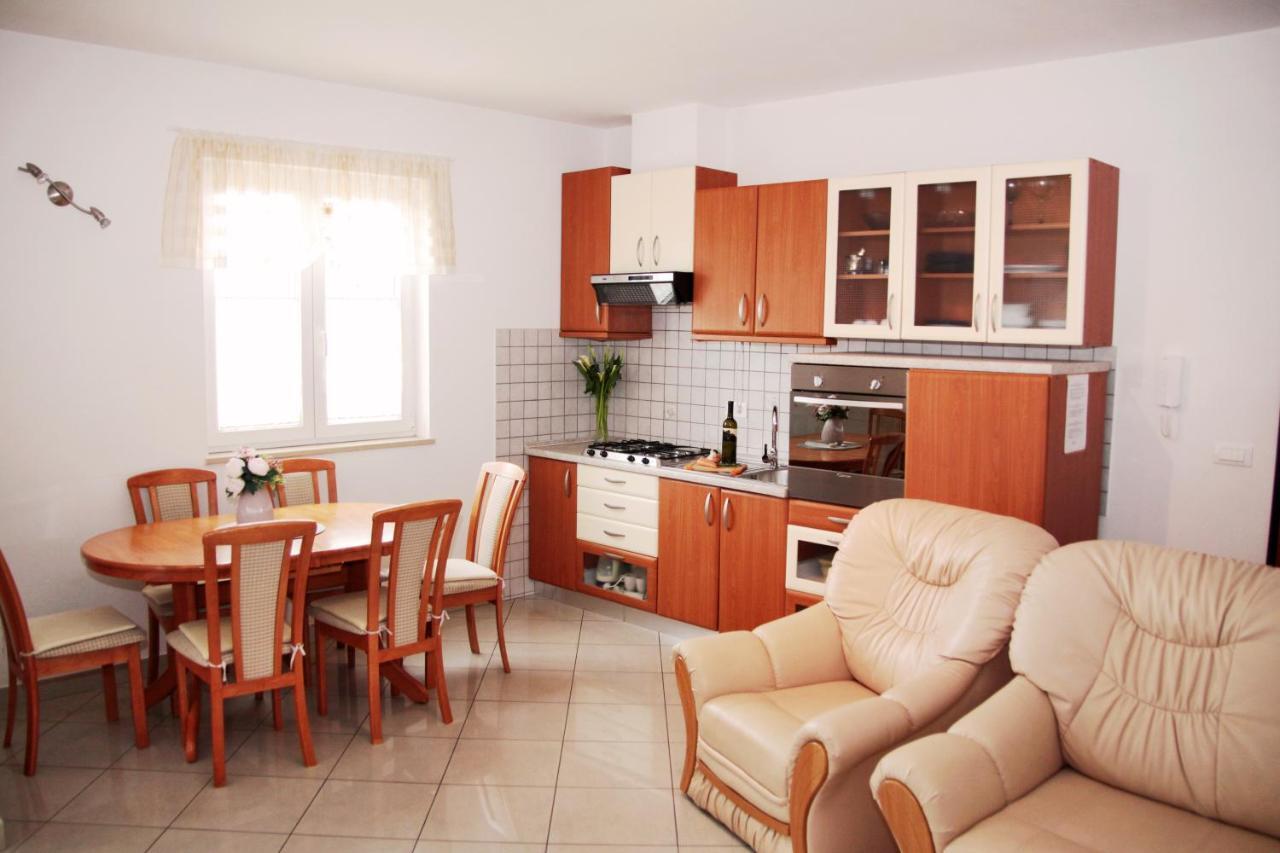 Apartment Matika, Terrace Apartment 10 Minutes Walk From Center Ровин Екстериор снимка