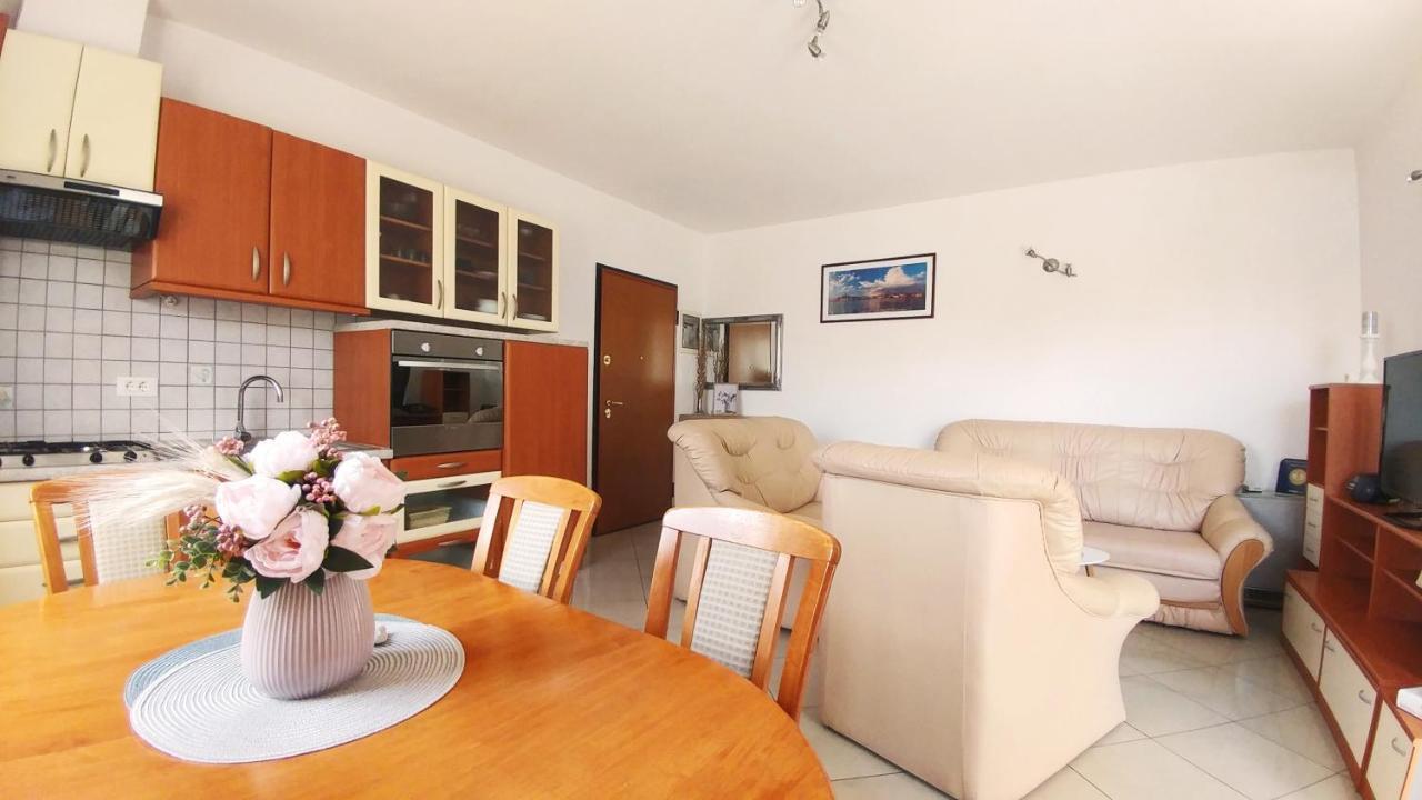 Apartment Matika, Terrace Apartment 10 Minutes Walk From Center Ровин Екстериор снимка